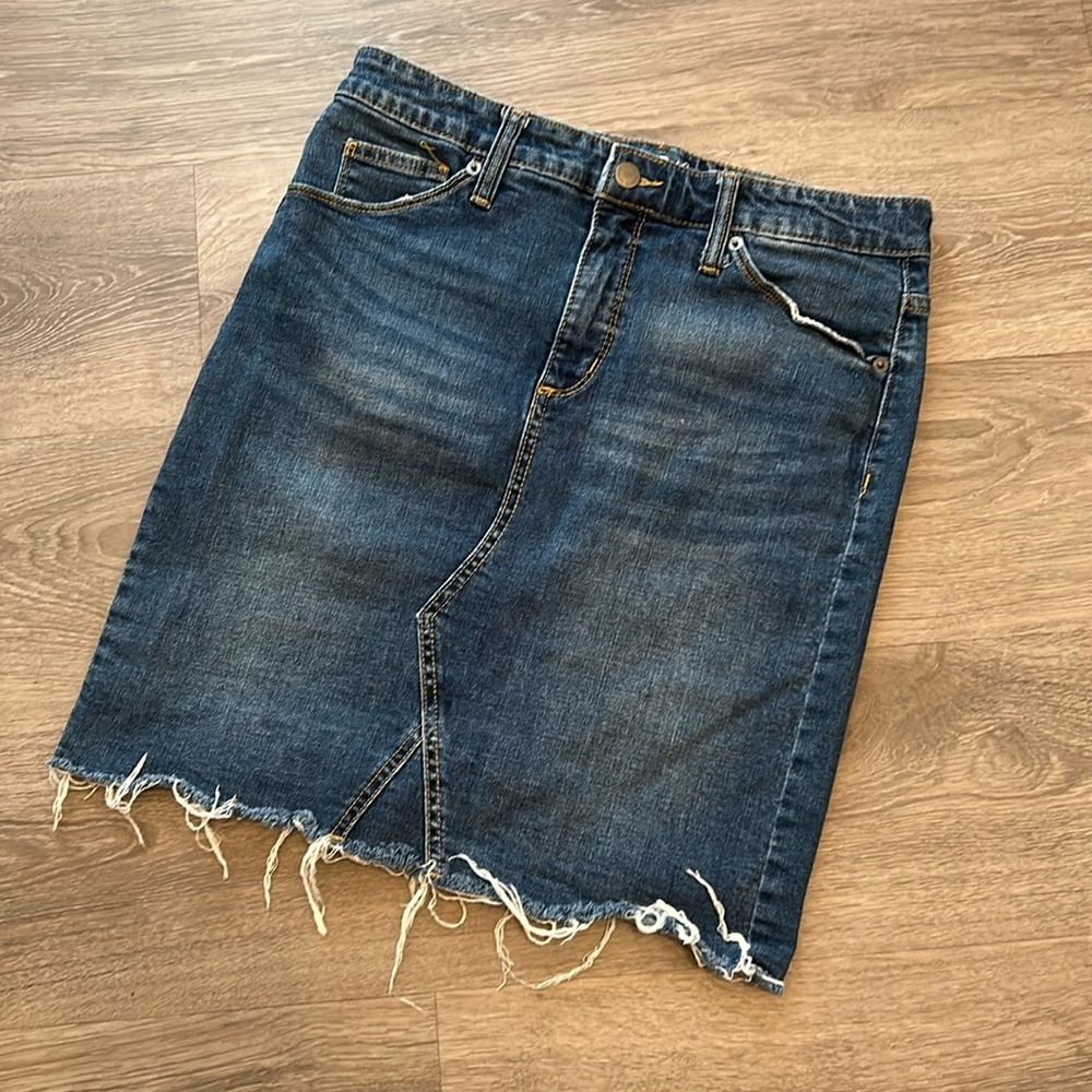 Universal Thread Jean skirt women’s size 12/31